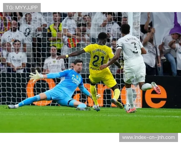 库尔图瓦关键扑救力保球门，为皇马绝杀奠定基础