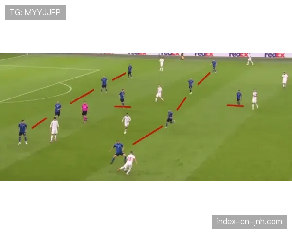 “战术板：解析水晶宫为阻击曼城可能采取的防守反击策略”